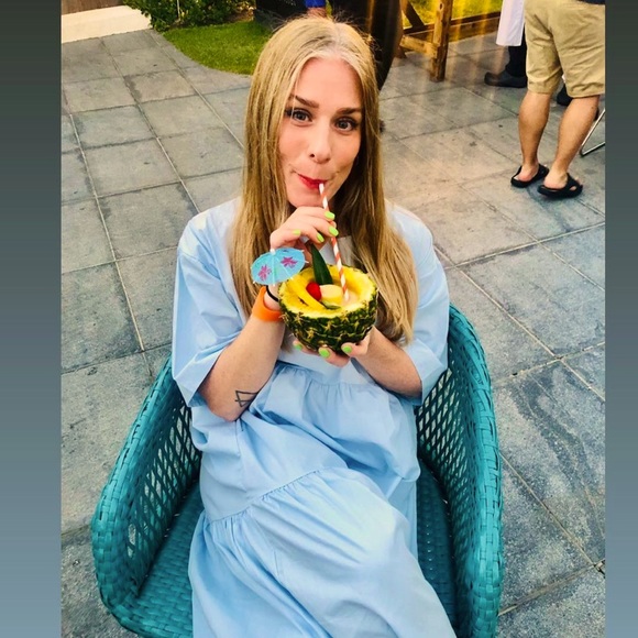 Meet your Posher, Alexandra - Picture 1 of 1